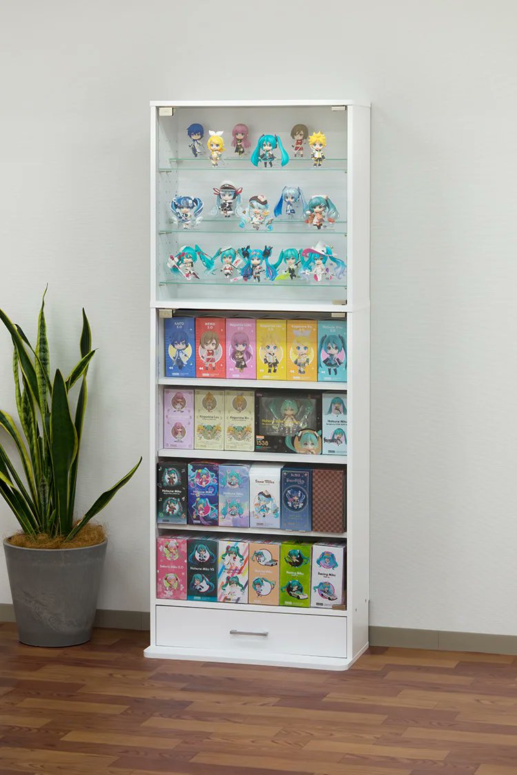 gsc_kahotan's tweet photo. ◤◢◤ 数量限定販売中 ◢◤◢
￣￣￣￣￣￣￣￣￣￣￣￣￣￣
ねんどろいど×不二貿易 
フィギュアコレクションケース
＿＿＿＿＿＿＿＿＿＿＿＿＿＿
>>https://t.co/zucT5bHtRt

☑ ガラス棚が前後で分割されているため、フラットにも段差付きにもアレンジ可能

☑下段はオプションによりガラス棚にも変更可能

#ねんどろいど #不二貿易 #グッスマ