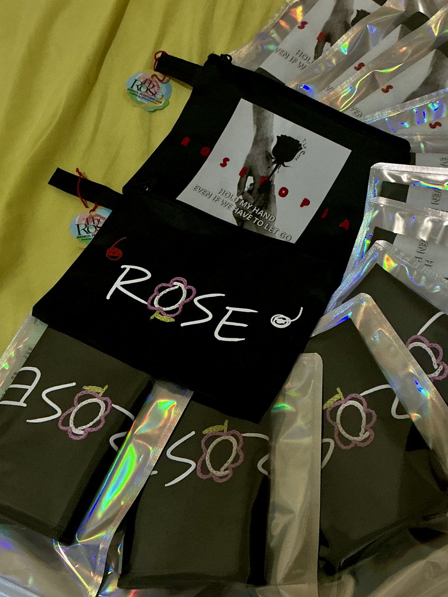 RatihPratitis1's tweet photo. [THE ROSE - ROSETOPIA IN JAKARTA FREEBIES]

Freebies freebies siapa mau freebies📢
Embroidered pouch by me (limited quantity).

How to claim? kalau bertemu aku di venue lagi bawa totebag alpukat langsung colek aja hehehe.

See you there!🙋‍♀️

#ROSETOPIAInJakarta https://t.co/mGNVLPWihk