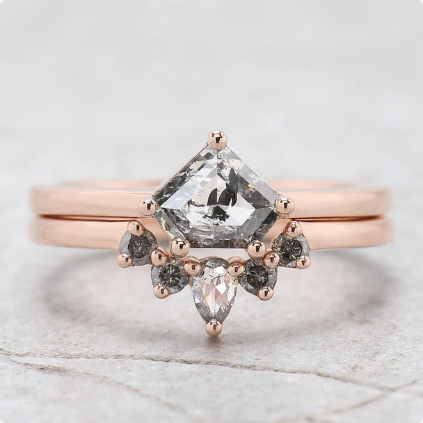FDJewels's tweet photo. Shield Cut Salt And Pepper Diamond Ring 1.05 Ct 5.88 MM Shield Diamond Ring 14K Solid Rose Gold Silver Engagement Ring Gift For Her QL2673
ETSY: https://t.co/Ob3rZXqhD4
#ShieldCutDiamond #SaltAndPepperDiamond #ShieldDiamondRing #ShieldCutRing #SaltAndPepperRing #RoseGoldRing https://t.co/XmHfw5fm0d