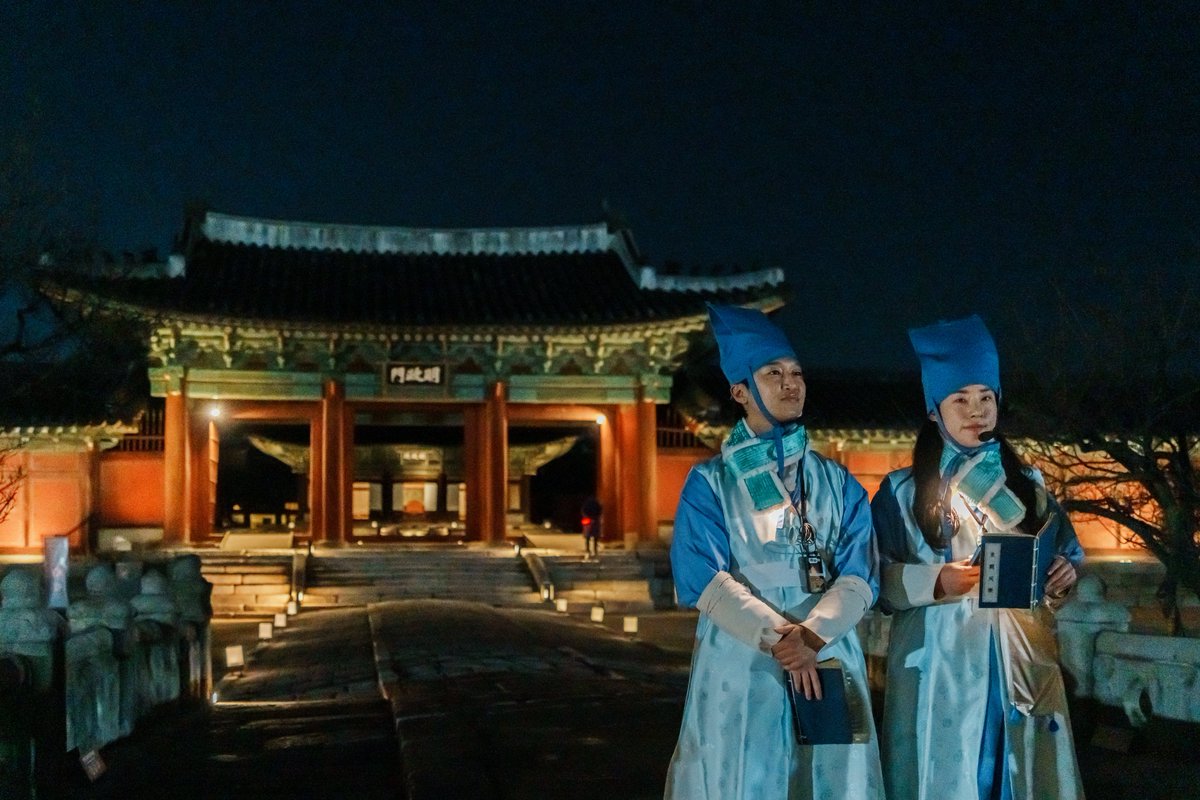 KHeritageAgency's tweet photo. 창경궁에서 창덕궁 후원까지😍 '동궐동락'이 시작됩니다.
극으로 펼쳐지는 역사, 산책으로 이어지는 밤🌕 
인물들의 서사가 무대에 오르고, 동궐의 밤이 산책길 위로 이어집니다.
창덕궁과 창경궁을 잇는 특별한 시간을 즐겨 보세요.

✍️추첨 예매 기간 : 10. 22.(목) 14:00 ~ 10. 28.(수) 23:59
(프로필 링크 진흥원 홈페이지에서 확인 가능합니다.)

🗓️동궐동락 행사 안내
· 기간 : 11. 10.(화) ~ 11. 15.(일)
· 시간 : 18:00 / 18:30 / 19:00 / 19:30(110분 내외)
· 장소 : 창덕궁 및 창경궁
· 참여 인원 : 회차당 50명 *7세 이상