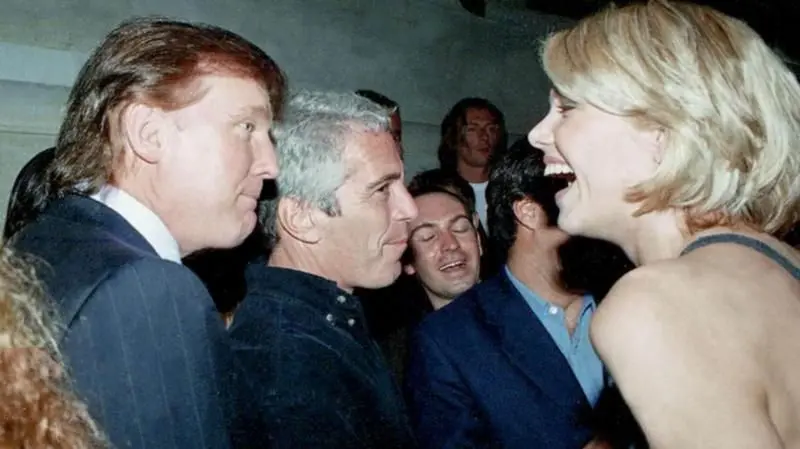FAFierroP's tweet photo. La demanda busca impedir que #DarrenIndyke, abogado de #Epstein, y #RichardKahn acepten pagos del patrimonio de #JeffreyEpstein. El fiscal también acusó a #Indyke y #Kahn de estar al tanto de abusos sexuales contra niñas y mujeres jóvenes en la hacienda de Santa Fe.
#DonaldTrump https://t.co/iezzwOOa6d