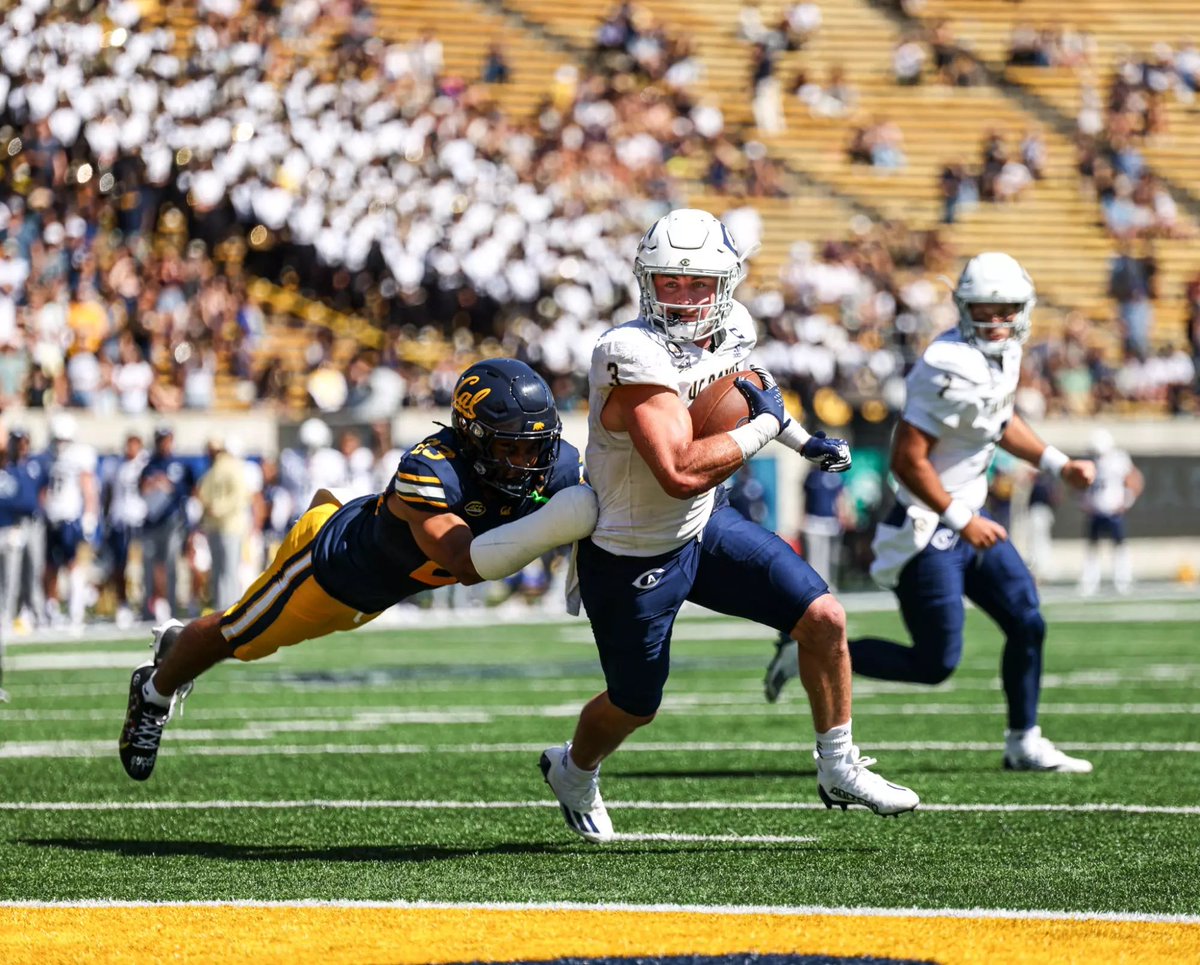 OjaniGray's tweet photo. AGTG!✝️ Blessed to receive an offer(8th)  from  UC Davis !!! !!!! @Ski_Axel @DBCoachNoxBC @ButteFootball @AmiSportsGroup @JUCOFFrenzy @JuCoFootballACE @AllenTrieu @chris_hummer @GregBiggins @SWiltfong_ https://t.co/6ZgCQrr4j4