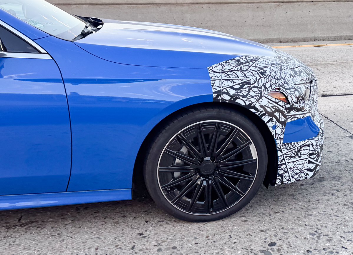 ShorealoneFilms's tweet photo. (1) A 2028/29 @MercedesBenz CLK convertible TEST MULE photographed on the 110 Fwy 10-20-26....Looks SHARP! #AutoMule #MercedesBenz #Autos 10-21-26 https://t.co/5RrXLkcR1J