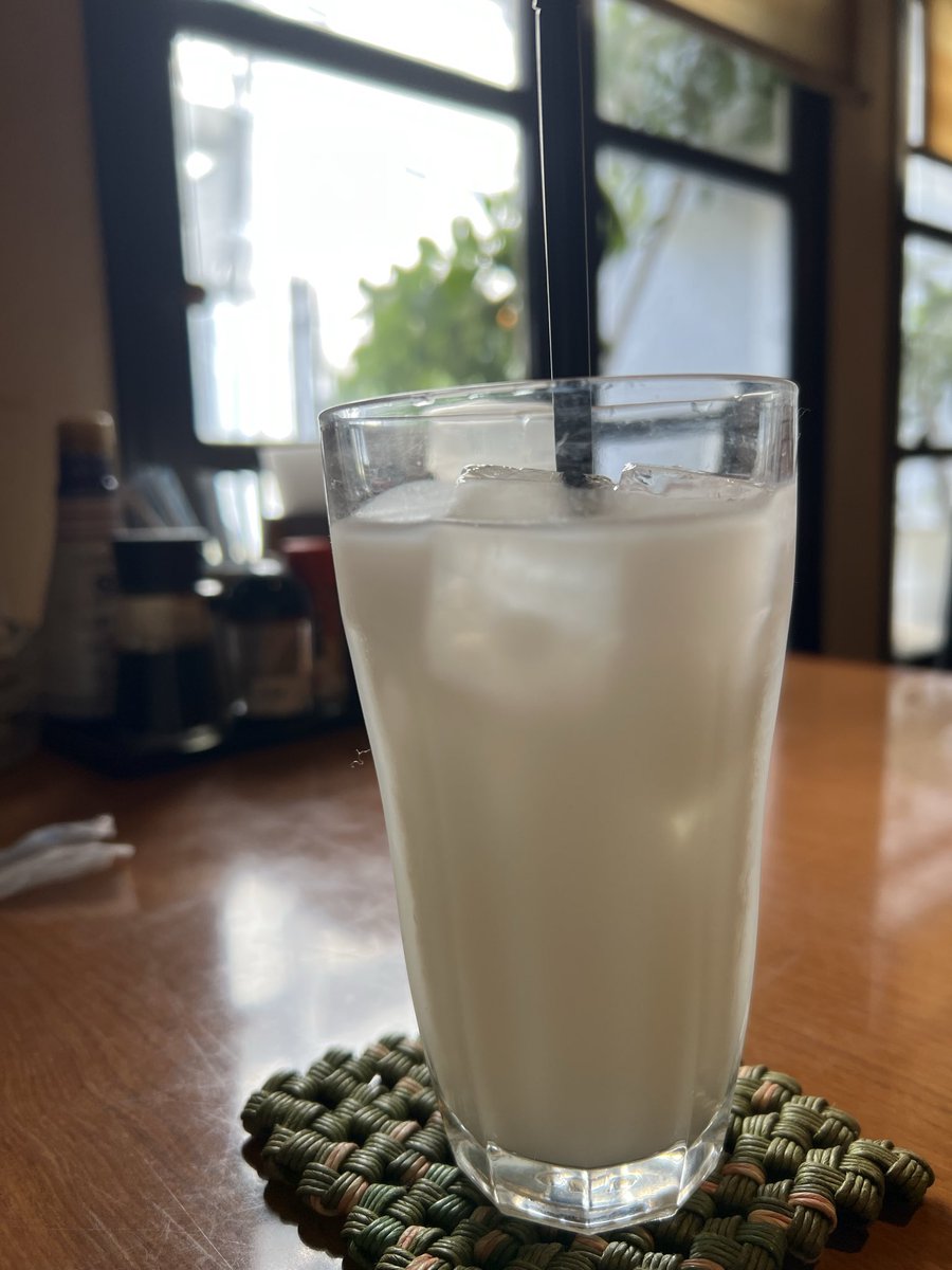 5to74's tweet photo. 付いてるドリンクはカルピス頼んだ。 https://t.co/FTZmvKAj5S