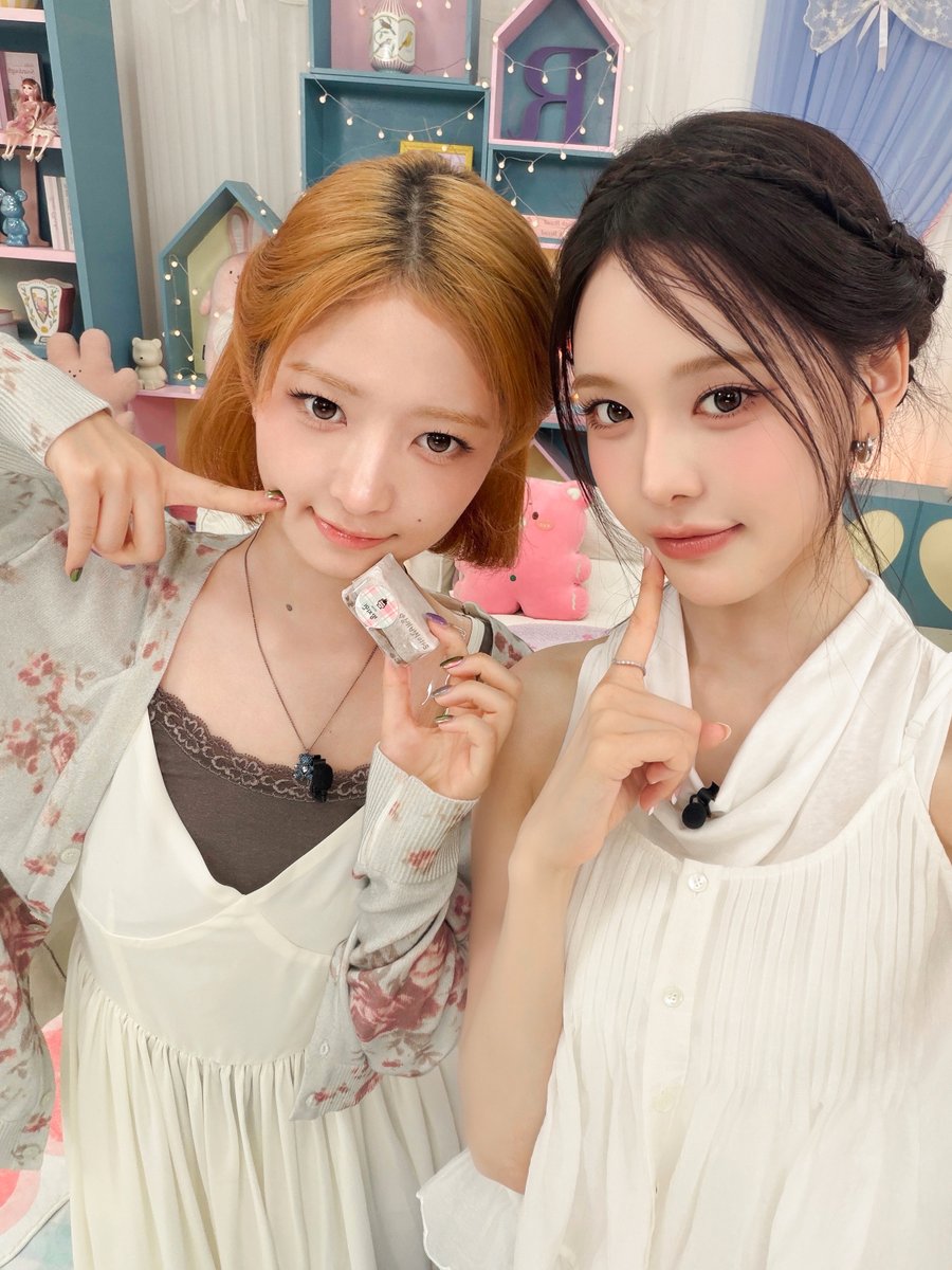 bangbanmal's tweet photo. 다 놀았니? 셀카 타임📸

#방반말 #BBM
#방지민 #BANGJEEMIN #izna #이즈나
#아이브 #레이 #IVE #REI https://t.co/l9fMU3roSj
