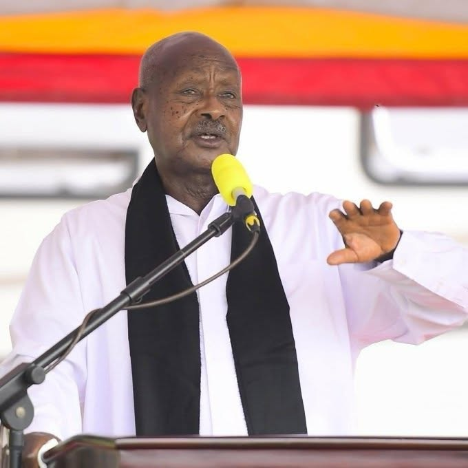 kanagola1's tweet photo. President Yoweri Museveni urged the people of East Africa to reject divisionism, warning that it hinders regional progress and development. He reaffirmed his commitment to unity, emphasizing, “You cannot talk to me about divisions; I stand for unity.” https://t.co/jzDdkbcXDS