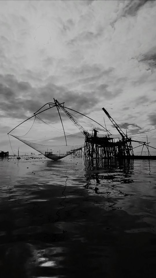 pedroquijanes's tweet photo. One of the best experiences in Southern Thailand: traditional rural fishing with a “Yor, ” or square dip net. The technique, called “Yok Yor, ” means lifting the net to scoop fish. https://t.co/lGOh1Hk5zq