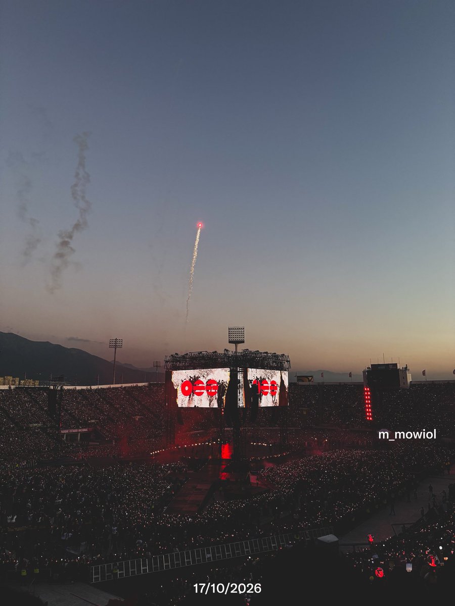 m_mowiol's tweet photo. después de apretar suscribirse el 22/10/2015 a BANGTANTV, el 17/10/2026 fui por primera vez a un concierto de BTS 💜 https://t.co/RTnIOkPXup