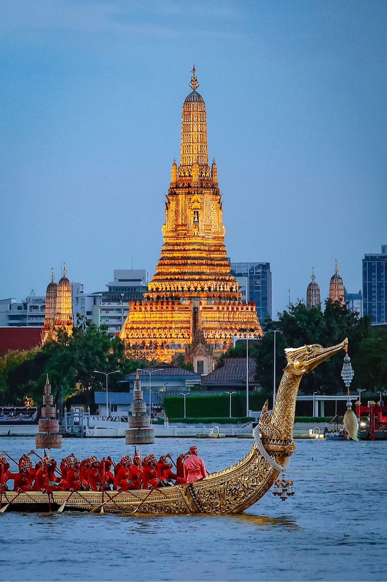oudoudT's tweet photo. โอ้ยามเย็น 
ช่างงดงามเหลือเกิน 😍😍😍
ขอบคุณภาพสวย ๆ จากพี่ Apichai Santichatsak 🙏

#เรือพระราชพิธี #เรือพระที่นั่งสุพรรณหงส์ https://t.co/mOWf28qOGf