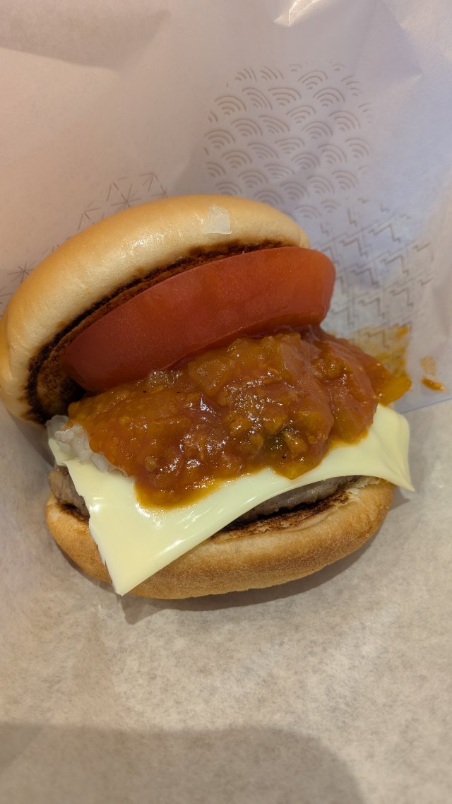 lipbalmplus's tweet photo. モスバーガーにて #スパイシーモスチーズバーガー と #テリヤキバーガー 、そして #おさつボール をいただいています。 
#mosburger #mos #hamburger #モスバーガー #モス #ハンバーガー  #モスで撮ってみた #モス部 #私の好きモス #スパイシーモスバーガー #ポテト #紅茶 #ケチャップ付けて https://t.co/4oAHZ6Mmas
