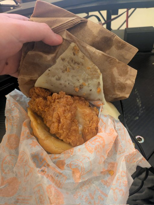 FlowFGC's tweet photo. when I doordashed popeyes and they straight up put a whole wad of napkins on my sandwich https://t.co/EQE2rqg5sU
