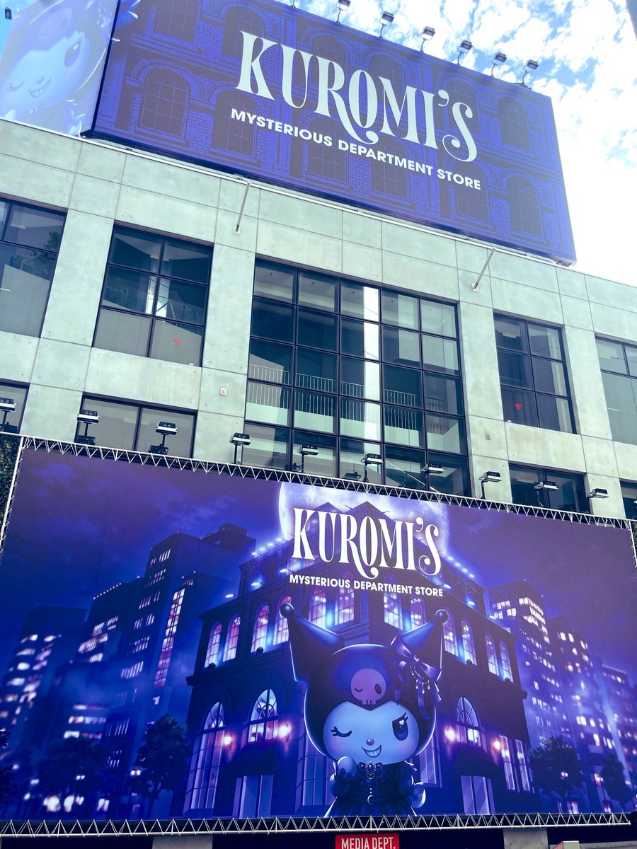 NekoashiMotion's tweet photo. クロミマスコットはラスイチ目の前で無くなった(笑)
買えたら買う位の気持ちだったから良いのよ。
バルーンとシール貰えて満足。
これで入場無料はおかしいよ！ https://t.co/bZU2869Ayn