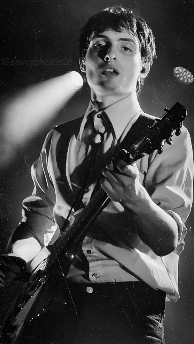 crazytogether22's tweet photo. B&amp;W🖤🤍🖤🤍 #FinnWolfhard #vancouver #concertphotography https://t.co/Uurov56ciQ