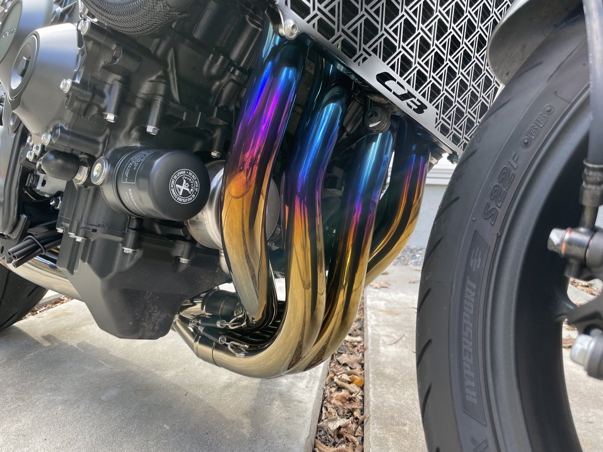 ProjectTsr's tweet photo. 遂にバイクのマフラー装着🥳
#CB1000F
#マフラー https://t.co/UX7FNsM75i