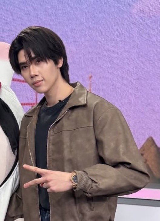 natachailover_'s tweet photo. dude😭😭😭😭😭 i don’t wanna say anything 😭😭😭😭 but hell… he looks😭😭😭😭😭😭 https://t.co/T258PJQLMd