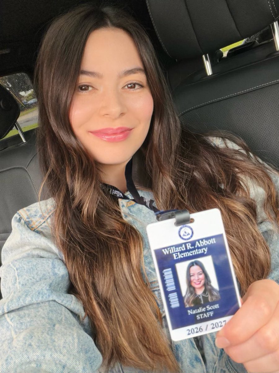 PopTingz's tweet photo. Miranda Cosgrove shares new photo with her ‘Abbott Elementary’ badge. https://t.co/mvfzllO0vS