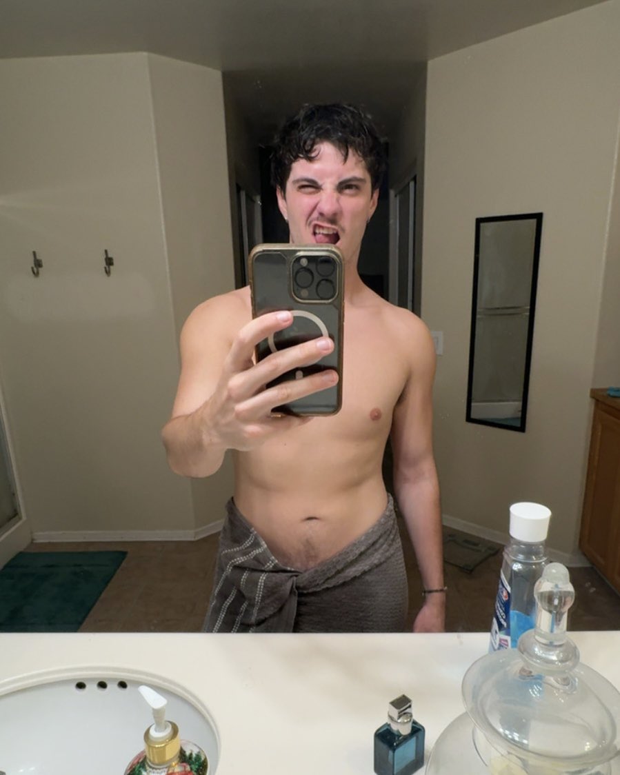 douchedemon's tweet photo. He was so happy to take his weekly shower https://t.co/A6ZT8tZUwD