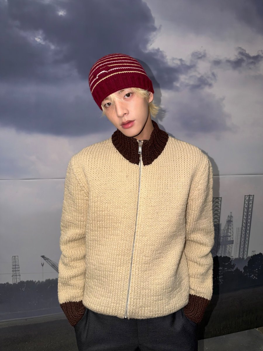 enhypenbengal's tweet photo. [ENHYPEN INSTAGRAM UPDATE] 261022

■ CAPTION : 💛 @.prada @.marieclairekorea #Prada #JAKE 

(3/3) 
@ENHYPEN @ENHYPEN_members https://t.co/nirJ4trQEx