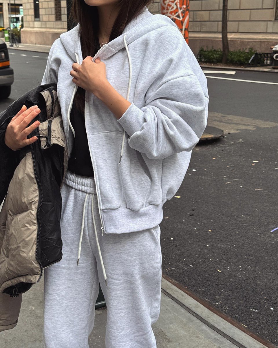 sourires_s's tweet photo. 朝起きる瞬間の『あと5分だけ…』の魔力は異常だと思う。これってあるあるだよね。 🔥
BVzn https://t.co/7RFA9ojyMg