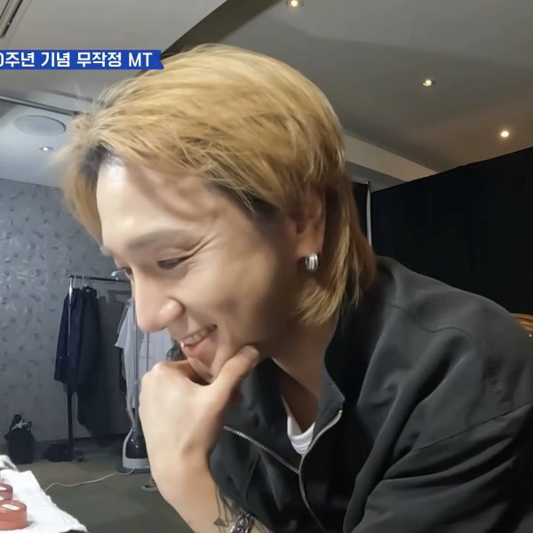 MADAOSUE's tweet photo. Love their soft voices and sweet smiles when they talk to each other 🥰 How many nights like this have they had? Just imagining it makes me happy💙

“ Waiting for your call
밤을 새워 너만 기다리는 걸 ”
—— YESUNG ‘All Night Long’

#규성 #현예 #Kyusung #ギュイェ #圭雲 https://t.co/tSLP5Zb3bZ