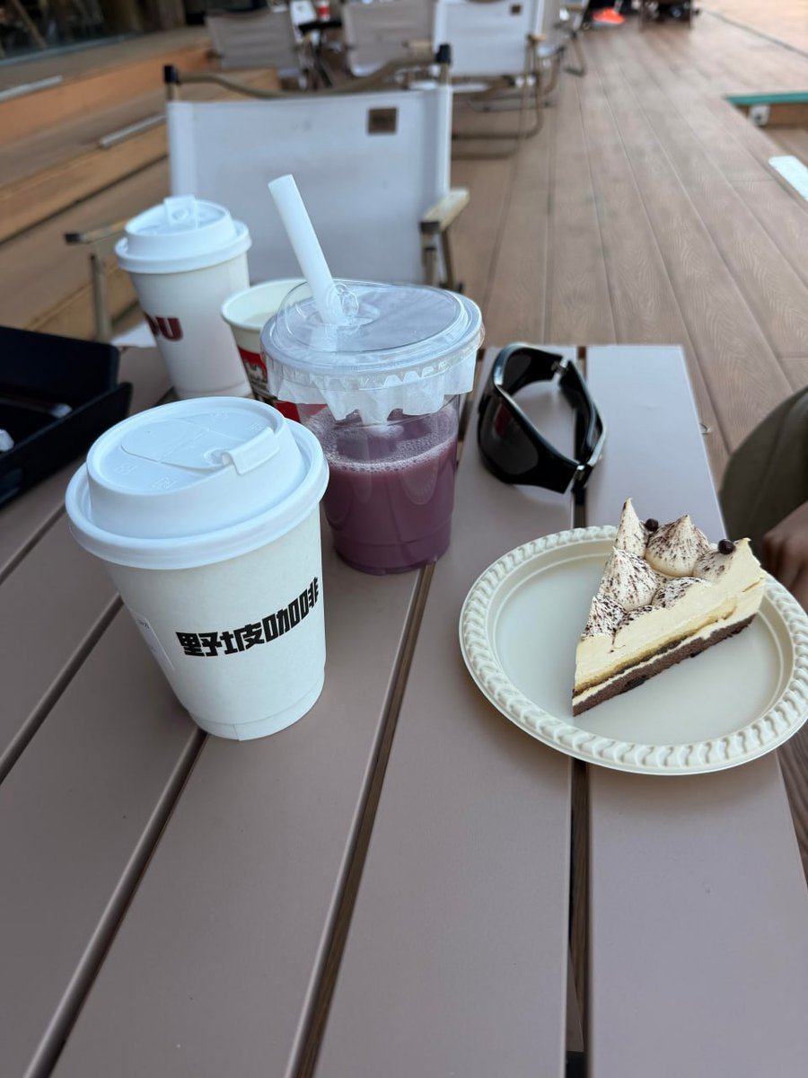 veronica74uu0's tweet photo. 人与大自然的结合，这家咖啡厅主题很好 https://t.co/zRpKklATqX