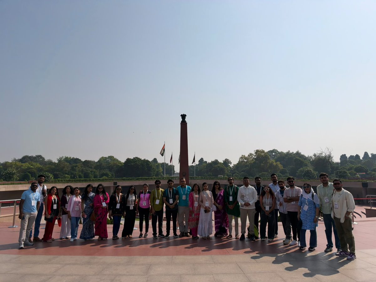diaspora_india's tweet photo. Participants of the #90thKIP explored India’s historical and cultural heritage through visits to the National War Memorial, Kartavya Path, India Gate and Gandhi Smriti. They also visited Humayun’s Tomb, witnessing the grandeur of India’s rich architectural legacy.

#IndiaConnect https://t.co/x8yqsCxbOp
