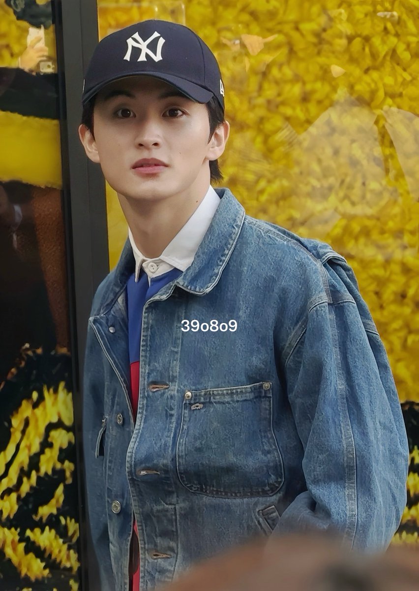 merlynsie's tweet photo. มาร์คลีกับลุคที่ 2 ลุคเดนิม 🐯🩵

MARK LEE AT POLO FEST TOKYO 
#PoloFestxMarkLee #PoloRalphLaurenxMarkLee  @RalphLauren https://t.co/WnUd2GUNVF