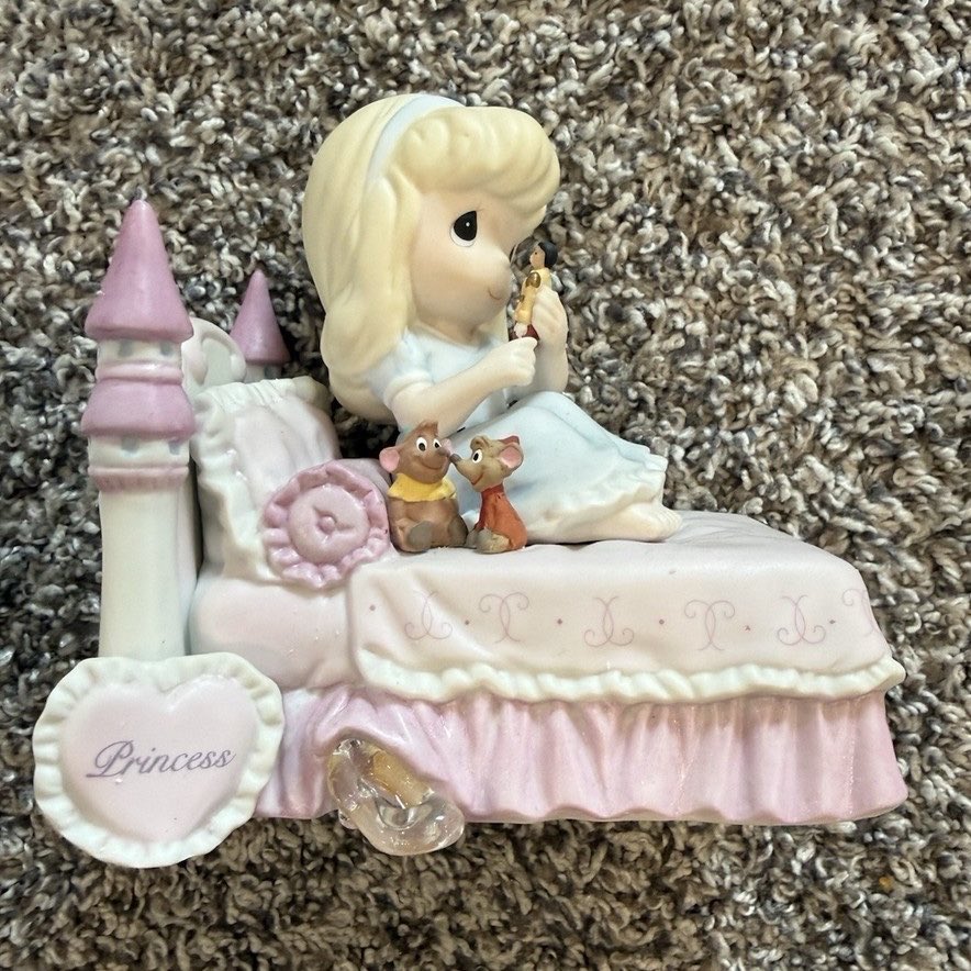 teacuptiaras's tweet photo. Precious Moments ᯇ 'You Are My Dream Come True' Cinderella Figurine 𓏲˚ ۪  ❤︎⊹.   ݁ https://t.co/EbzevWTOT8