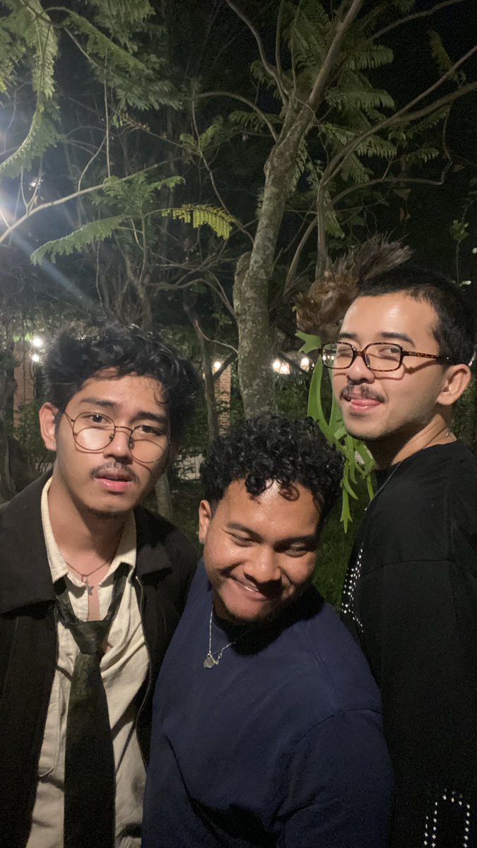 togeroism's tweet photo. lads hangout https://t.co/su1UsK6qph