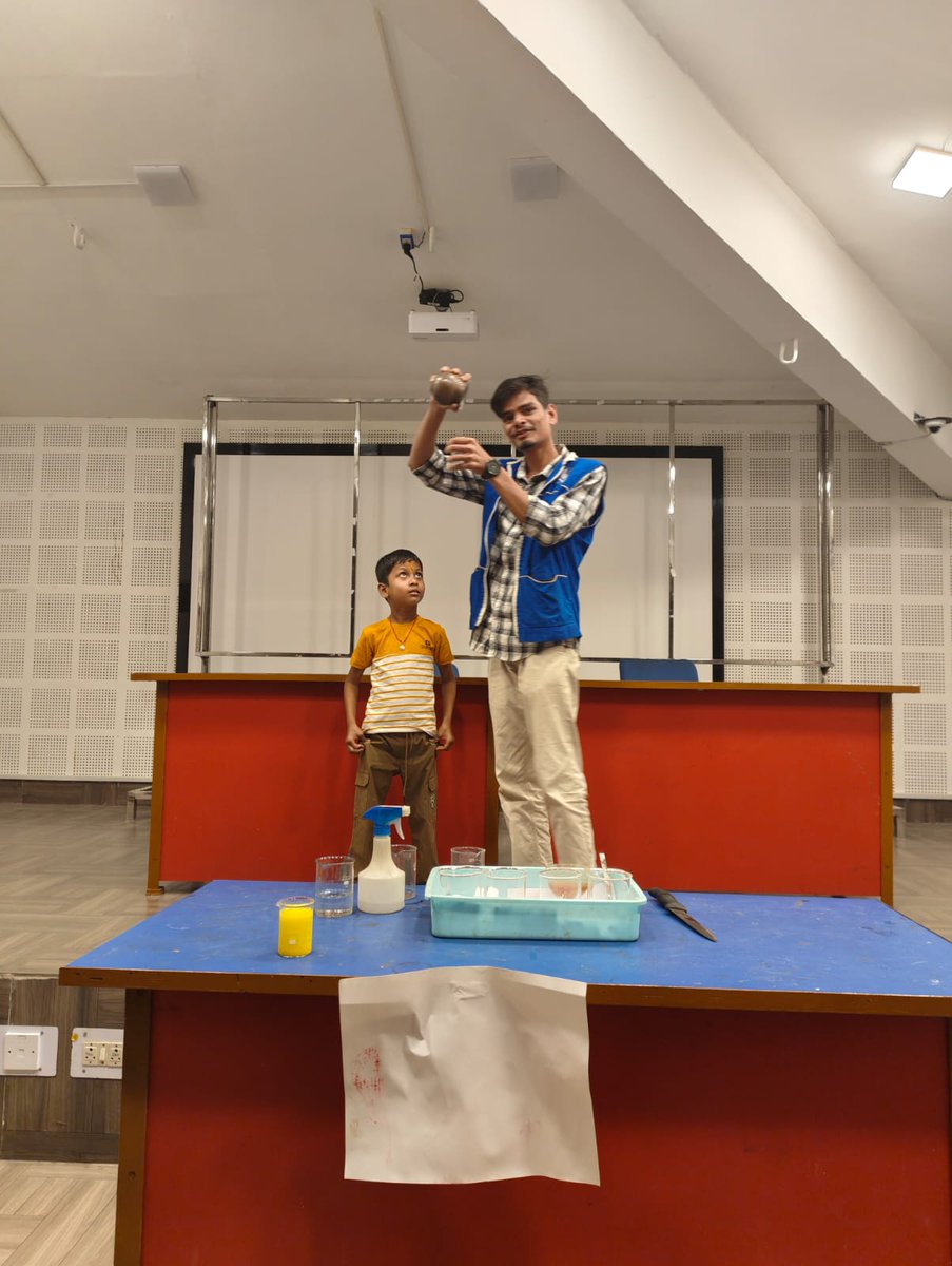 FunScienceDkl's tweet photo. 🧪 Observe It. Explore It. Understand It! 🔬
Glimpses of the Science Demonstration Lecture at @FunScienceDkl, a unit of @ncsmgoi, @MinOfCultureGoI, making scientific concepts easier to understand through live experiments and live demonstrations.

#SDL #science #ScienceFacts https://t.co/iryEjAdKKl