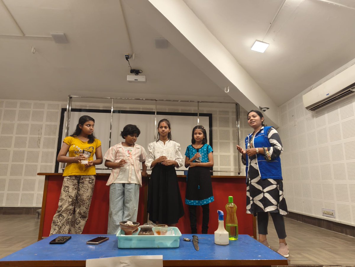 FunScienceDkl's tweet photo. 🧪 Observe It. Explore It. Understand It! 🔬
Glimpses of the Science Demonstration Lecture at @FunScienceDkl, a unit of @ncsmgoi, @MinOfCultureGoI, making scientific concepts easier to understand through live experiments and live demonstrations.

#SDL #science #ScienceFacts https://t.co/iryEjAdKKl