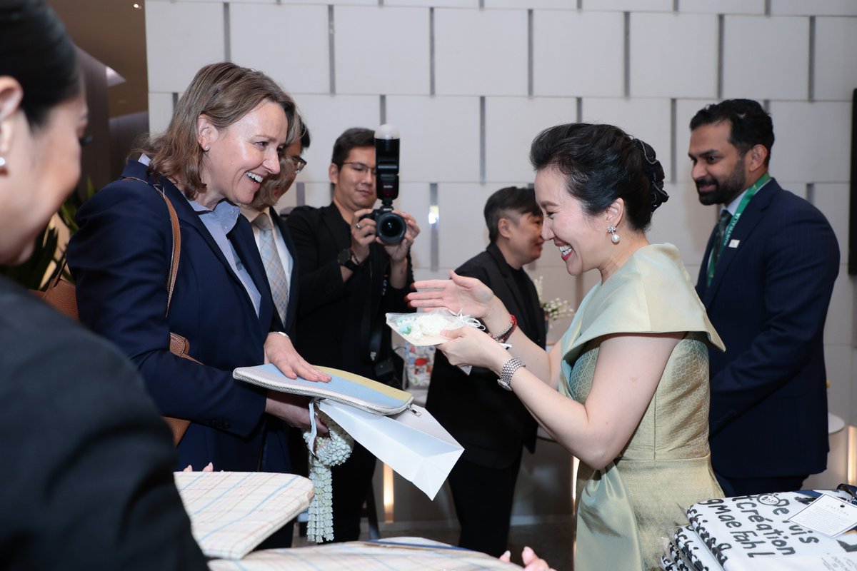 Austrade's tweet photo. Coinciding with the IMF–World Bank Group Annual Meetings, the Australian Institutional Investment Mission brought 21 delegates to Bangkok to explore Southeast Asia’s investment environment, build networks and assess opportunities. 

Learn more: https://t.co/OHwxpcHlGZ https://t.co/Vn0j6pOhB8