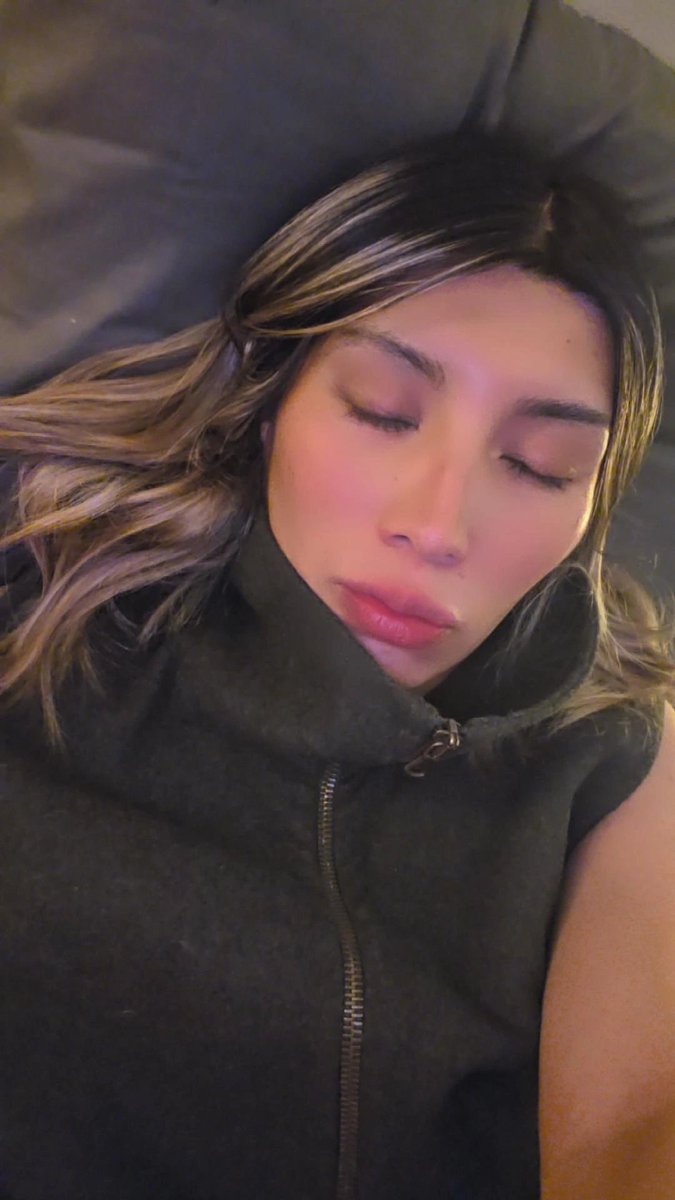ColettiLo's tweet photo. Un dia más sin que me hagan el amor antes de irme a dormir. 
Buenas noches. https://t.co/02wiUBf6rR