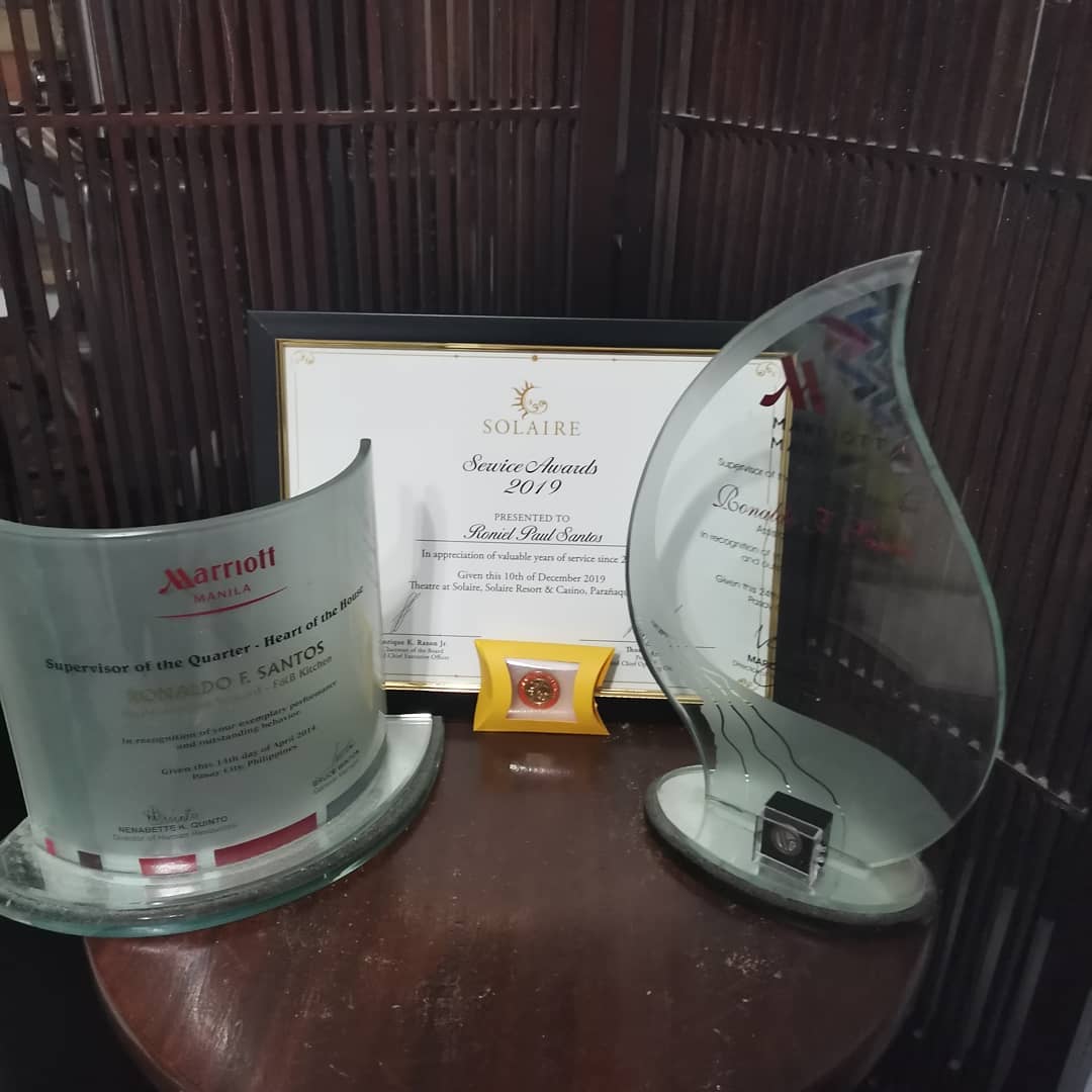 CalluysAtkinUJW's tweet photo. Being told you’re appreciated is one of the simplest yet most uplifting things you can hear. Yung nakapaglagay ka na rin ng achievement mo sa table ng bahay niyo, sarap sa pakiramdam. https://t.co/TbiJA3AlAy