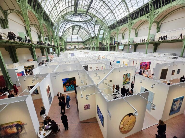 CMGrassi's tweet photo. 9 stand da vedere alla fiera Art Basel di Parigi. Grandi installazioni, pittura e allestimenti coraggiosi in una capitale in piena tensione sociale. Una delle fiere più importanti del mondo ha aperto a Parigi in un contesto a tratti surreale...
https://t.co/GpNXlRrsAG https://t.co/ps2yq10yEB