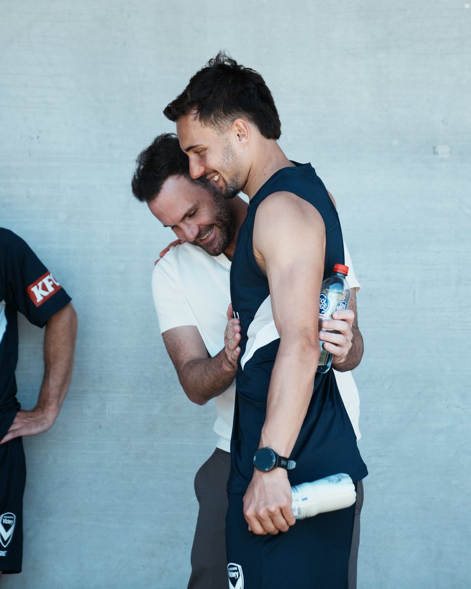 gomvfc's tweet photo. A familiar face at training today @juanmata8 https://t.co/4HXVOiyb8A