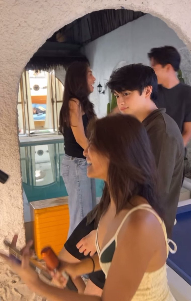 CaptJuarez's tweet photo. Yung mukha ni Lance, parang naweiweirdohan na sa Libra besties nya. HAHAHAHA https://t.co/PmFiq6oUfv