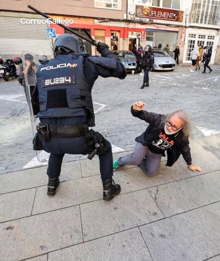 F_Salvochea's tweet photo. Sois esto. 

Reconocedlo, entregad las armas y disolveos de una vez. https://t.co/zwIU2o5xiu