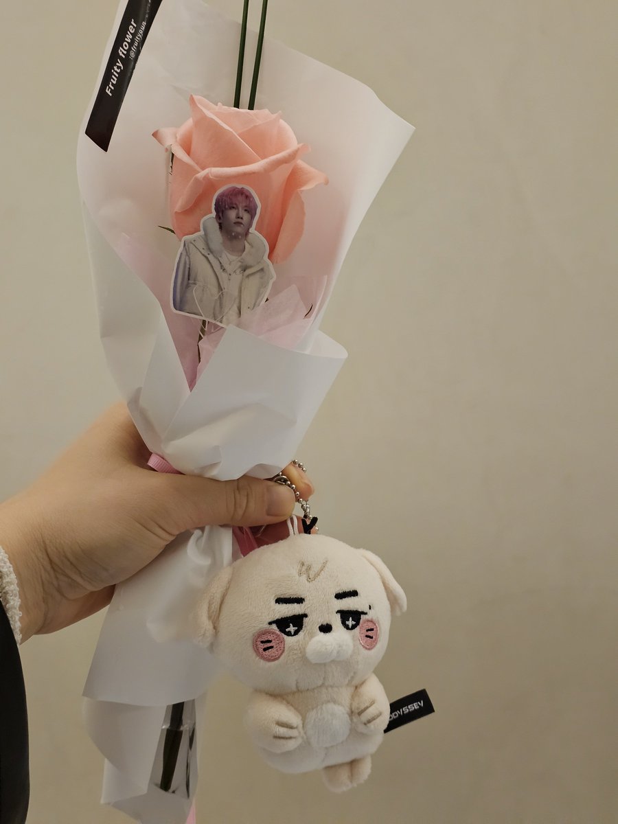 wani_shuu's tweet photo. 하오 생일 추카추!!!
꽃집 너무 예뿌잖냐 ㅠ 
@2004_1022zzzh

#쥐돌아_밤많이먹어라_ㅅㄹㅎ
#How_Zihao_Bloom 
#HAPPY_LIZIHAO_DAY https://t.co/eAI94Rdjsd