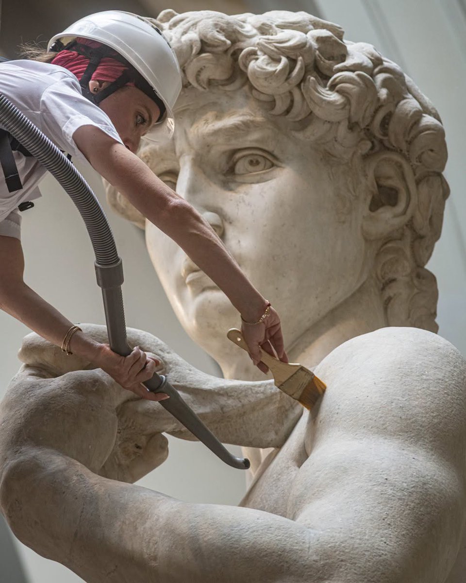 gomezdetejada's tweet photo. El arte de cuidar el patrimonio (y la verdadera escala del David de Miguel Ángel).

Galería de la Academia, Florencia. https://t.co/T8h3LllTii