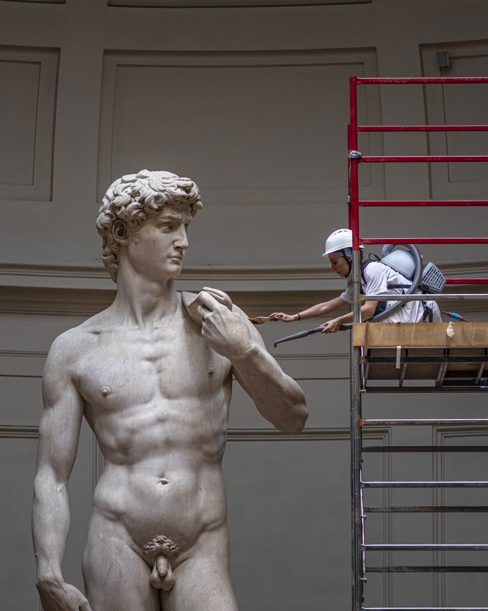 gomezdetejada's tweet photo. El arte de cuidar el patrimonio (y la verdadera escala del David de Miguel Ángel).

Galería de la Academia, Florencia. https://t.co/T8h3LllTii