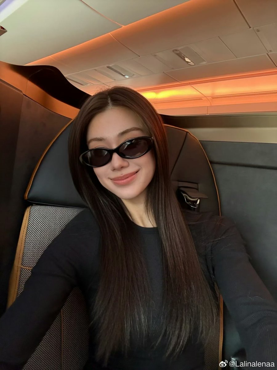 LalinaLena1999's tweet photo. 📸[221026] 
Weibo : Lalinalena

See youuu✈️🦋 

🔗https://t.co/OoL92mhuOv

#lalinalena #ลีน่าลลินา https://t.co/FNb7yUHyCL