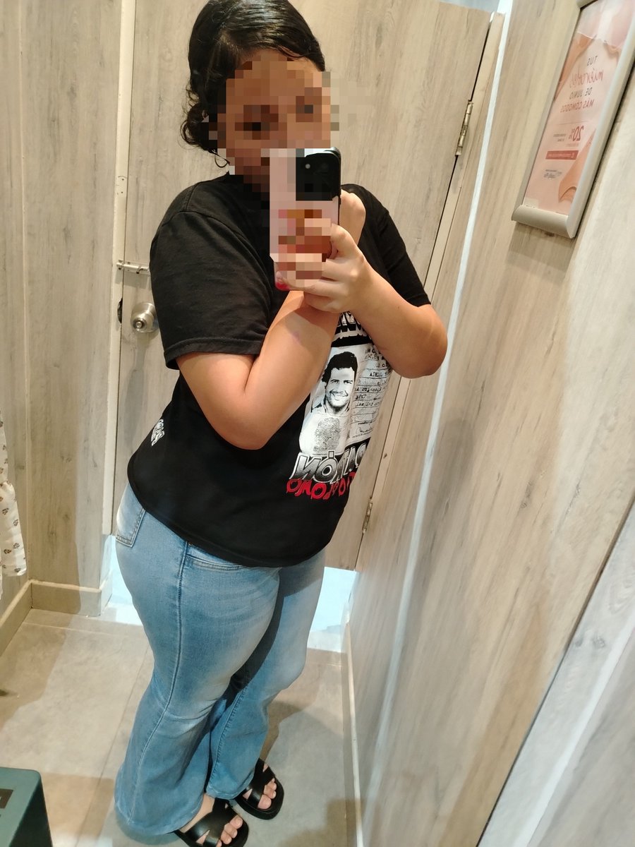 DelgadoKar7063's tweet photo. Por que será que la gente dice que soy linda, si soy tremenda cerda exageradamente gorda gorda gorda
#fat #ew https://t.co/lTE2z5Qbgo