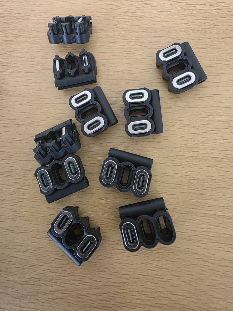 DesignStudioBHM's tweet photo. 広島安佐南区周辺

マグネット式充電ケーブルの
コネクタ?の方

交換してくれませんか😅💦💦

タイプCが欲しい…

#スマホ
#タブレット
#充電端子
#磁石 https://t.co/3zC2TL1MRn