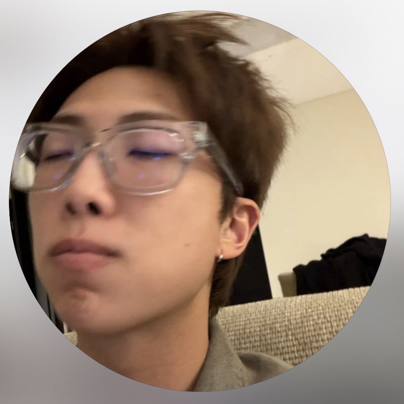 NamjoonRussia's tweet photo. Обновление IG #RKIVE 

Намджун установил в качестве фото профиля в аккаунте @/rkive милейшую фотографию 🥰😘

#RM #방탄소년단RM https://t.co/QW4l0bjxO2