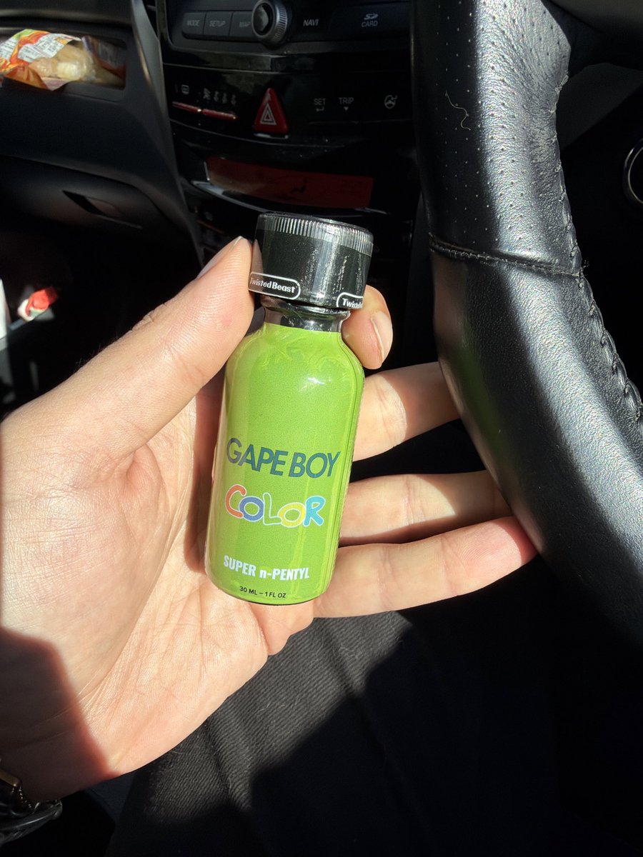 Brutalvicky0's tweet photo. Weak dumb #poppers slut can’t control his urges while driving to work mommy had to order him to park and take a sniff what a loser 😜 https://t.co/TxTX13Vqz6