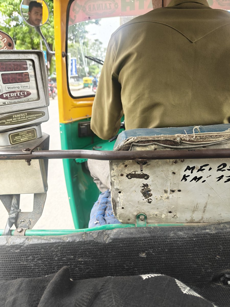 PowerLawyerVJ's tweet photo. @rapidoapp_  @Rapido @BlrCityPolice

How safe are women on Rapido rides? Throughout my journey, the auto driver kept turning his mirror towards me, staring continuously and making inappropriate facial expressions and gestures. When I confronted him at the drop location, he apologised and pleaded with me not to report him, saying he would lose his job.
Women deserve safety, not harassment. What kind of background checks do you conduct before onboarding drivers? I am reporting this incident to the police. Rapido, investigate this seriously.