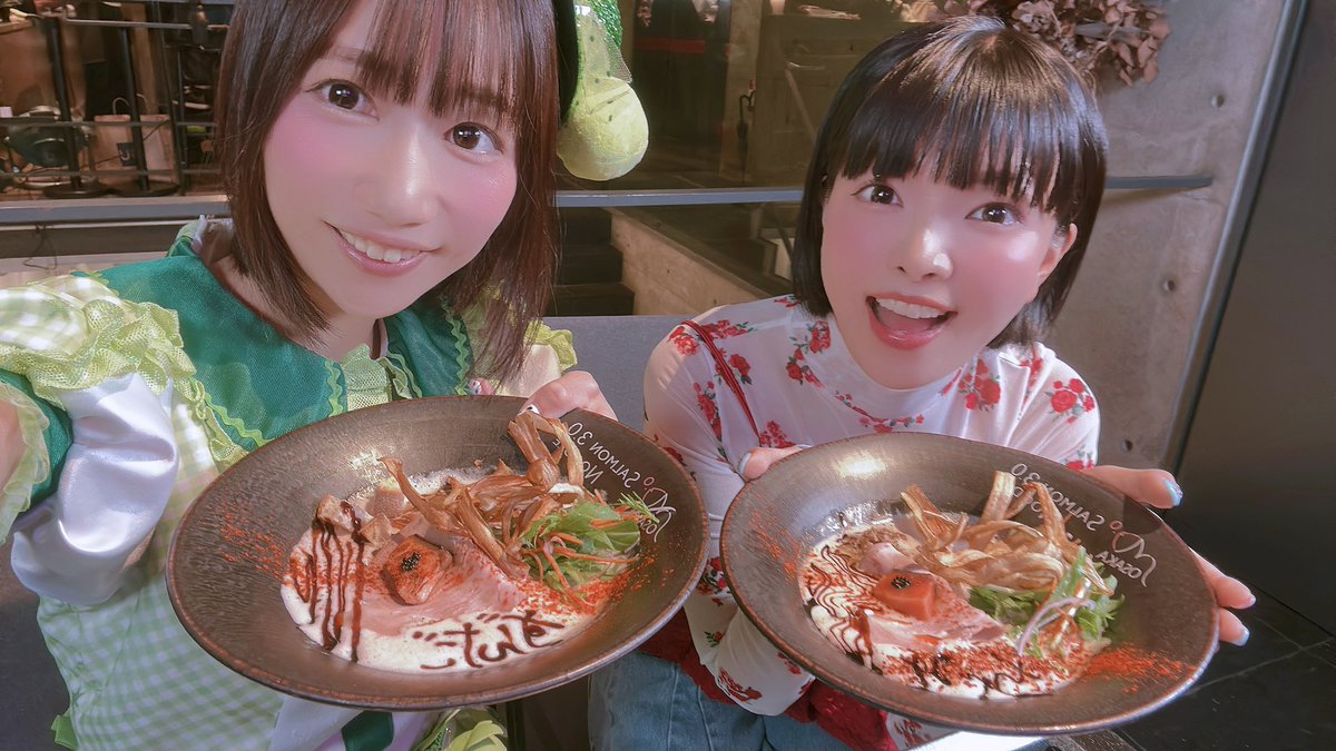 ZUNDA_AKANE's tweet photo. ✨彩羽真矢様(@chami444 )✨
の配信ライブありがとでちた🍜

🍜THE 9X OSAKAさんのラーメンもおいちいかったぁぁぁ♡🍜

1年ぶりのちゃみさん♡めちゃめちゃ楽しかったw🤣🤣大好きすぎる🤣🤣新曲できたww
草組のみなさまとも1年ぶりや初めましてできて楽しすぎたぁレアチェキもありがとでちした♡
駆けつけてくれたずん族もうれしいかったよありがとでちた♡

10/27(火)年内ラスト関西遠征
無銭ライブがサウンドノート大阪であります✨よかったら遊びに来てください✨

ちゃみさんまた遊びに行きます一緒にまた楽しいことしましょ〜✨ありがとうございました♡