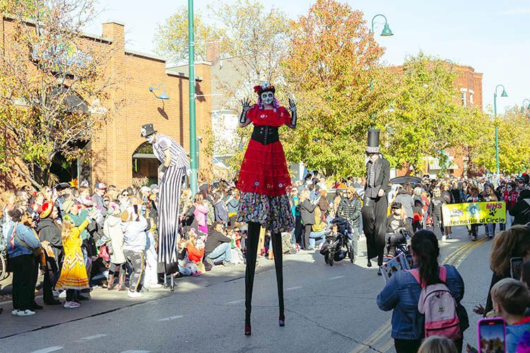 FreshWaterCLE's tweet photo. For 22 years, @ClevelandPublicTheatre's Día de Muertos celebration has brought people together to honor loved ones, share traditions, and celebrate the connections that unite us. On Nov. 7, be sure to check out all the colorful altars, traditional dance, live music, Latin food, and the procession of skulls and skeletons.

Discover the meaning behind this Cleveland tradition and what to expect on Nov. 7.  https://t.co/0VWmEQjvhl