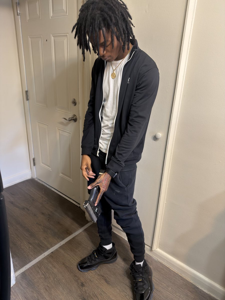 cantsleepptsd's tweet photo. bussin bad while clutchin gen https://t.co/Q4sxymzixB